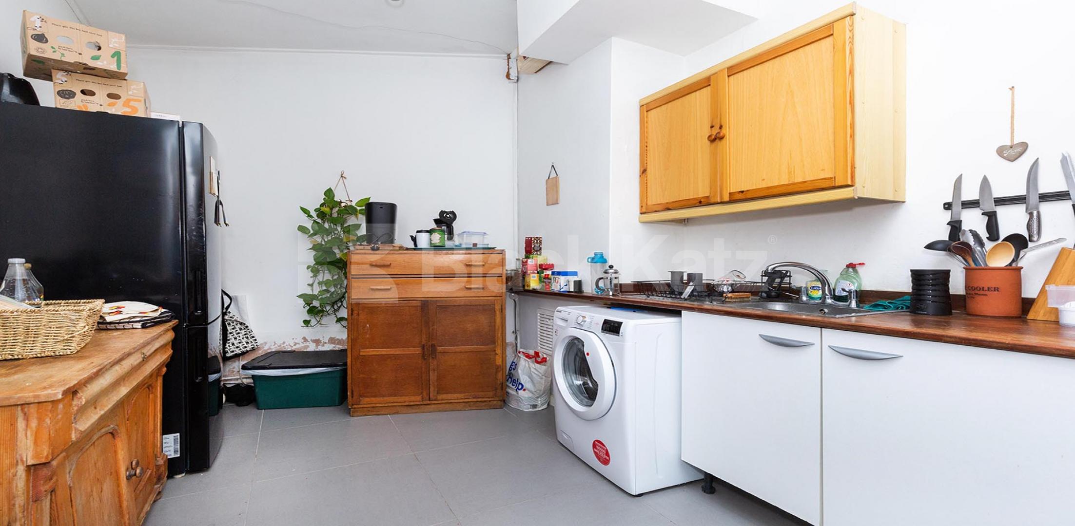 			3 Bedroom, 1 bath, 1 reception House			 Newington Green Road, CANONBURY-ISLINGTON